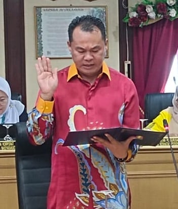 (版2头)大都会/17名新届瓜冷市议员宣誓就职,华裔女市议员增一人