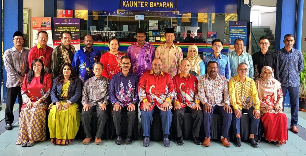 (版2头)大都会/17名新届瓜冷市议员宣誓就职,华裔女市议员增一人