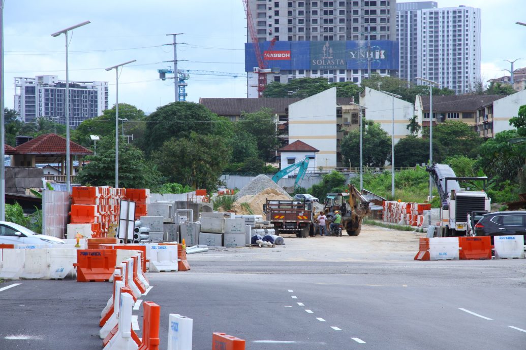 (版2头)大都会/郑成隆记者会