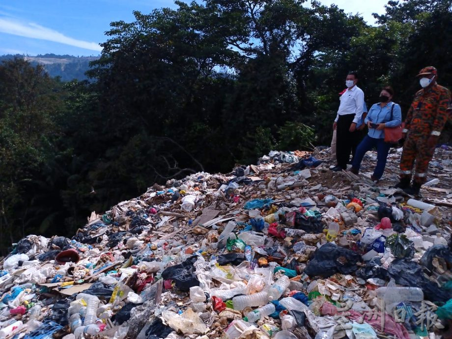 (版3头)大都会/蕉赖皇冠城垃圾山著火,扑灭垃圾烟火时间难以估计