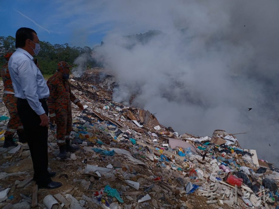 (版3头)大都会/蕉赖皇冠城垃圾山著火,扑灭垃圾烟火时间难以估计