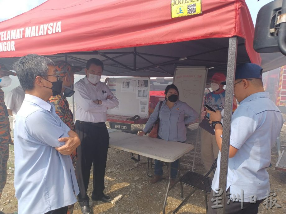 (版3头)大都会/蕉赖皇冠城垃圾山著火,扑灭垃圾烟火时间难以估计