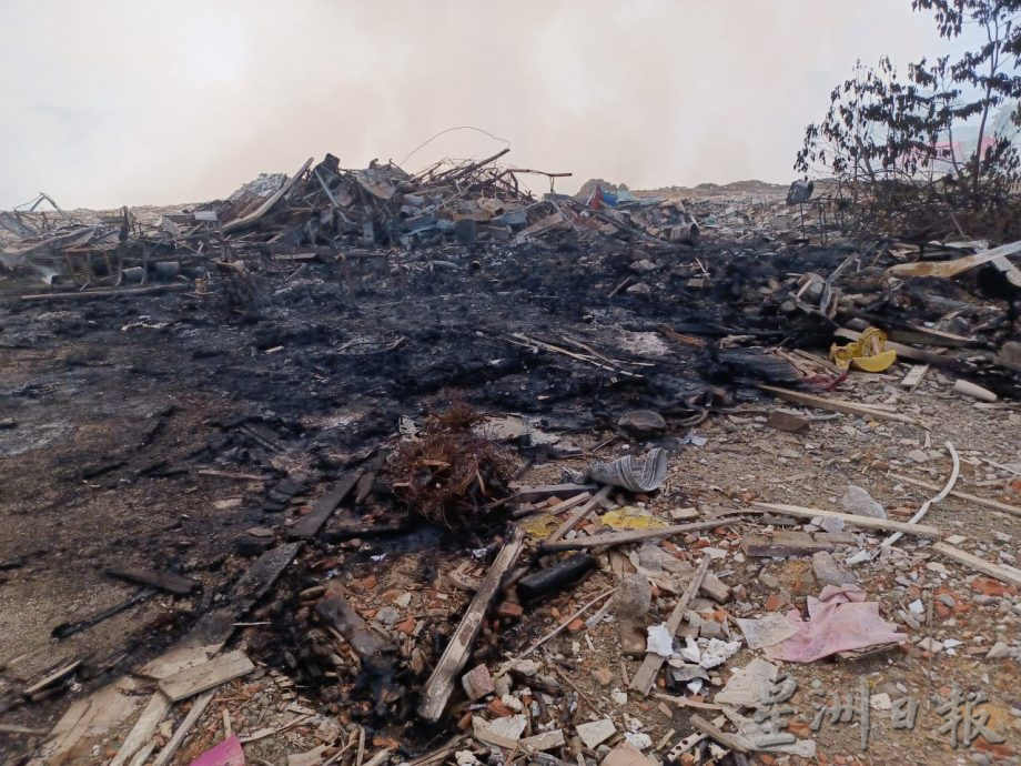 (版3头)大都会/蕉赖皇冠城垃圾山著火,扑灭垃圾烟火时间难以估计