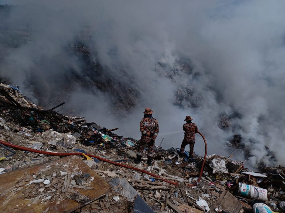 (版3头)大都会/蕉赖皇冠城垃圾山著火,扑灭垃圾烟火时间难以估计