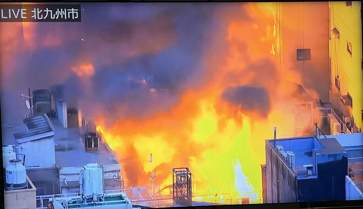 (视频)日本北九州市“鱼町银天街”大火 火势蔓延多幢建筑