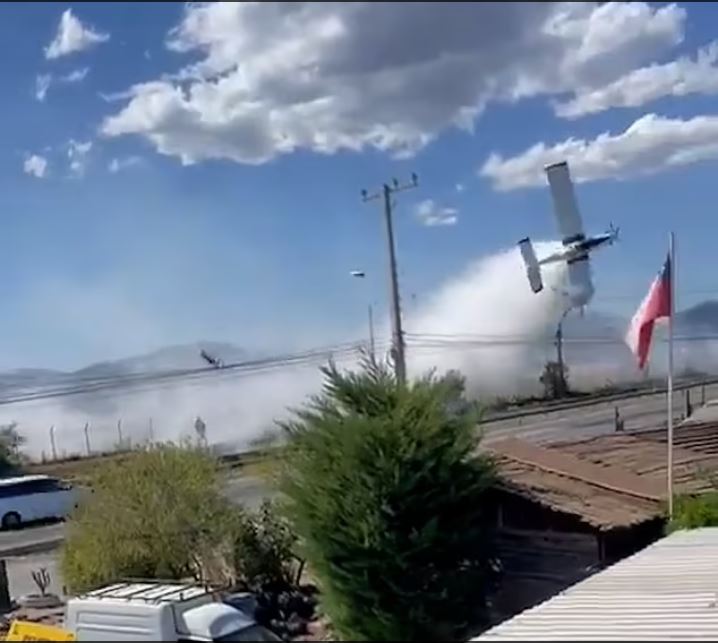 （视频）飞机撞电线杆爆炸如火球直堕公路 机师死地面4人伤  