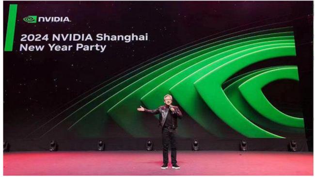 (视频)黄仁勋低调访华“穿东北大花袄热舞” 网笑:皮衣呢、不是AI吧