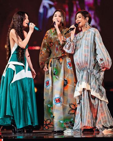 Ella老公暗捅刀Hebe抢女一？ 借意大利面打毒针