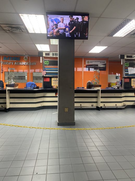 JPJ柜台空无一人 办事效率差? 网民轰“还未下班 人就不见了!”