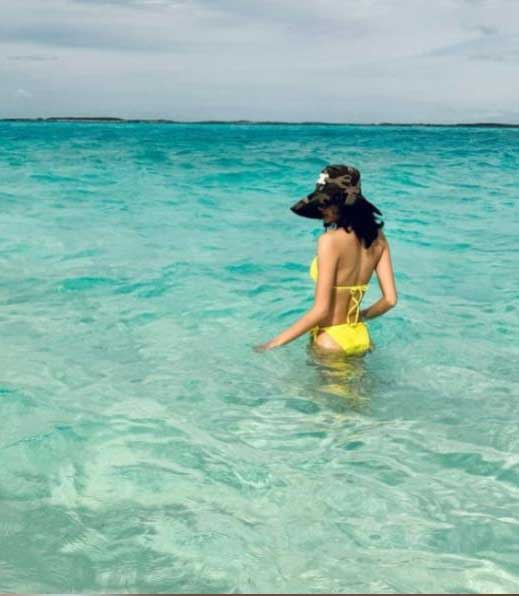 Lisa再现身疯马秀内场被拍 燃爆中国网民怒火