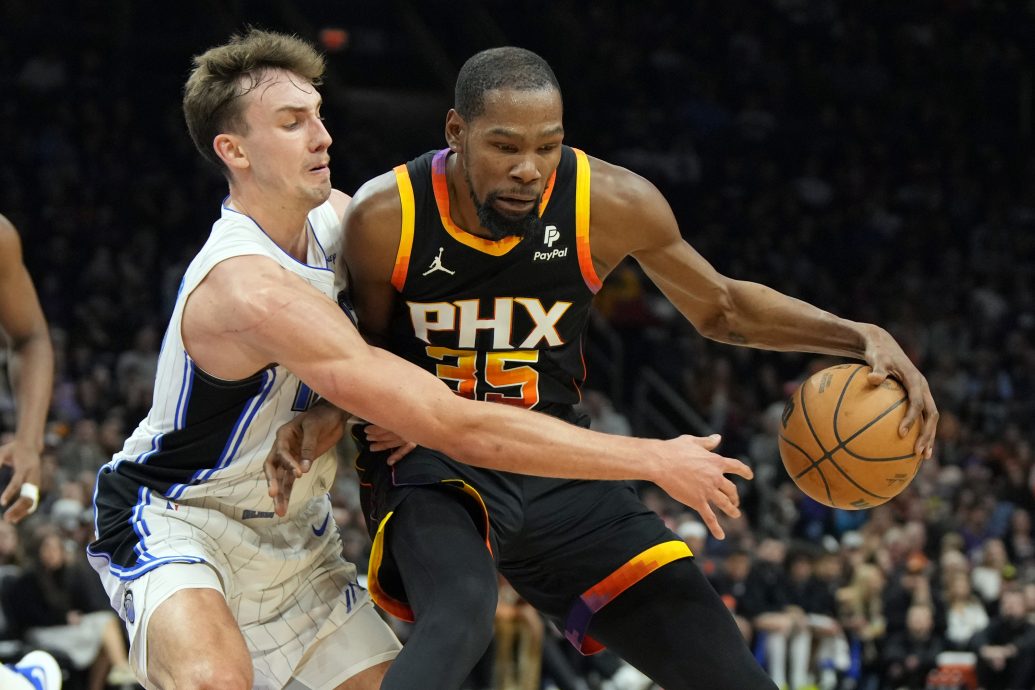 NBA|三巨头合砍77分 太阳“变魔术”跨年