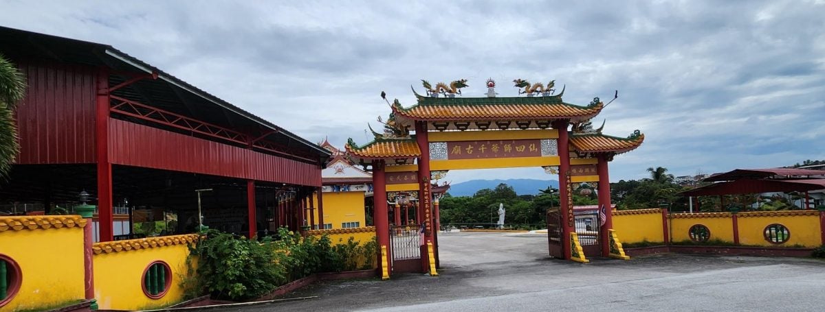 善信慕名来“求子” 亚沙仙四师爷庙人气旺