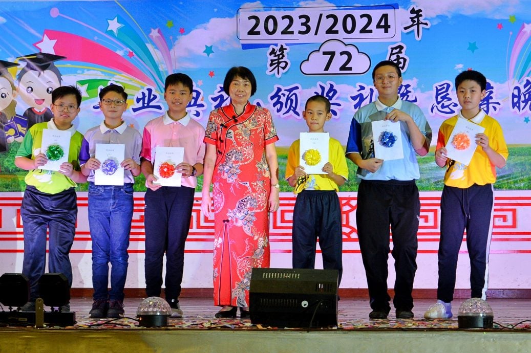 NS芙蓉/新华小学毕业典礼 吴泉有吁师生跟上数码时代脚步