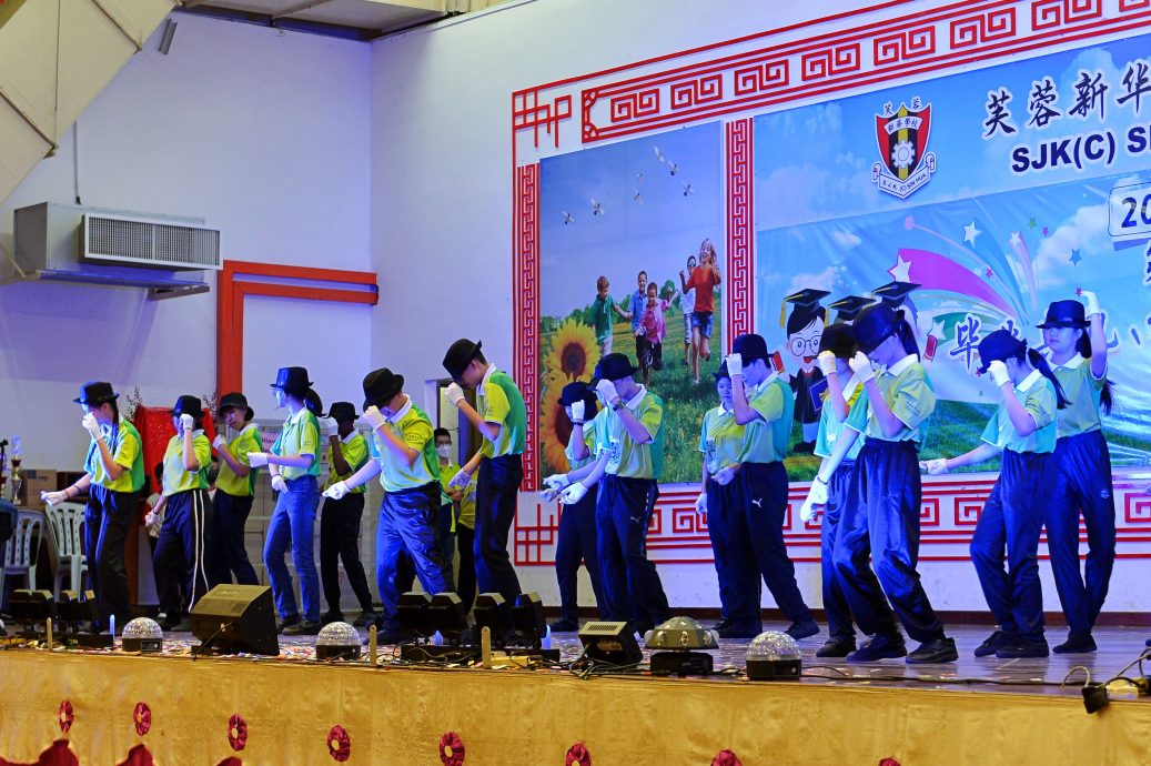 NS芙蓉/新华小学毕业典礼 吴泉有吁师生跟上数码时代脚步