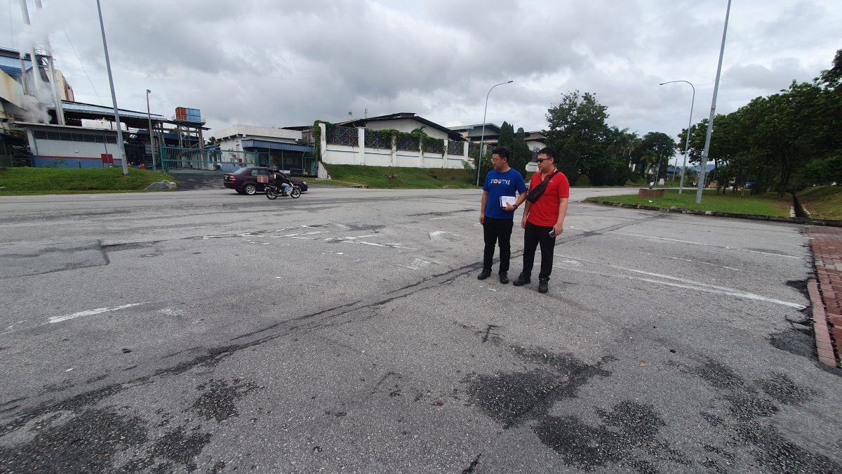 NS芙蓉/芙蓉新那旺工业区部分路段,白线“消失”导致交通混乱