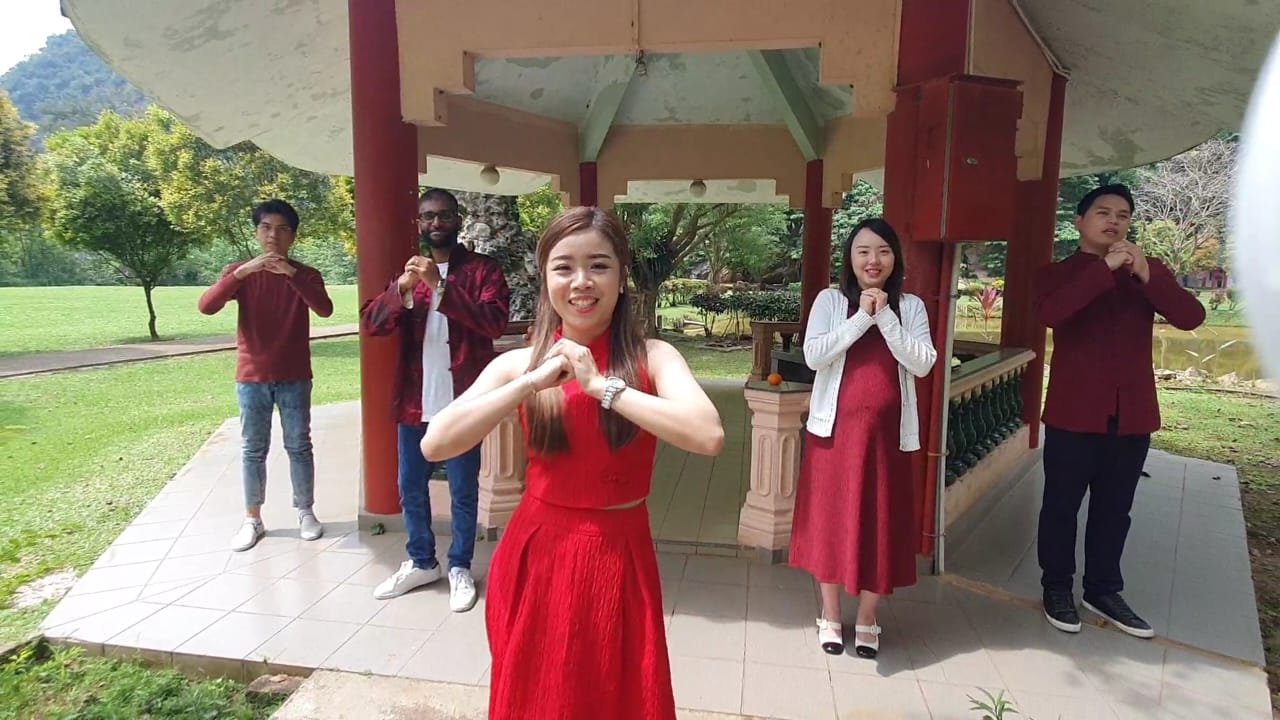 融入年俗国语歌词 混血导演制跨族《大团圆》