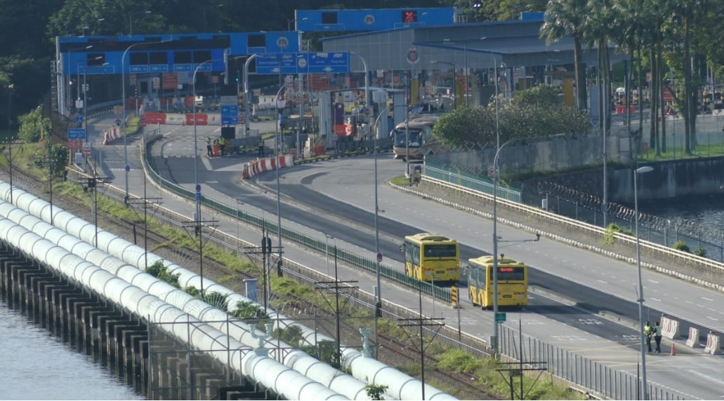 2月5日见报/主文：（RTS──马新陆路交通新篇章；完全篇）：新柔长堤通车百年 两岸一衣带水
