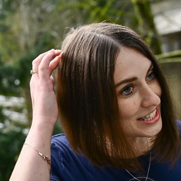 34岁女洗手洗到流血! 医用“大脑植入物”救了她