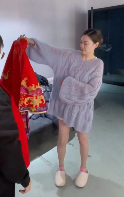 56岁陈小春又当爸? 应采儿凸肚网帮敲碗要女儿