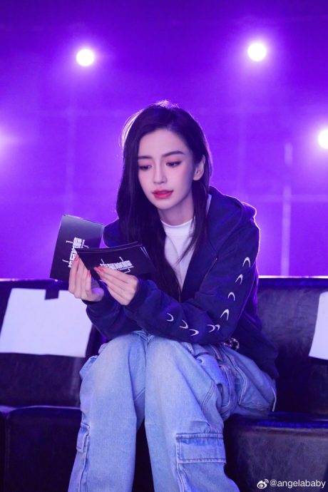 Baby账号解封涨粉40万 传新剧搭李现被骂惨