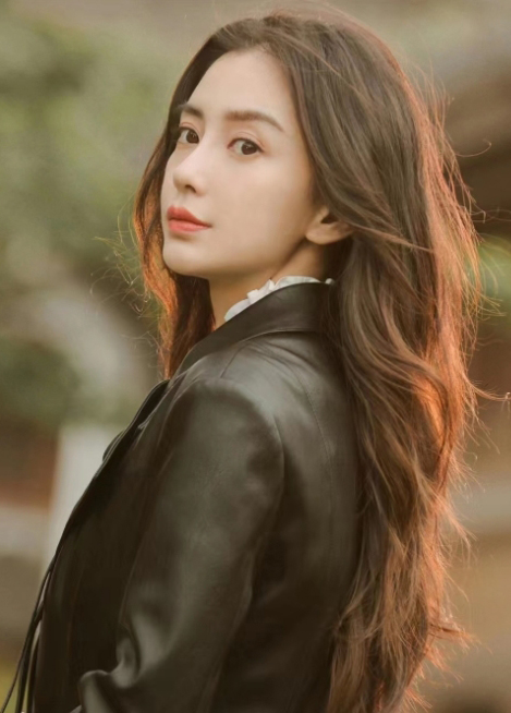 Baby账号解封涨粉40万 传新剧搭李现被骂惨