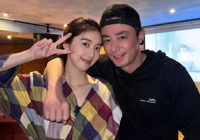 ​晒与霍建华亲密贴脸照 权怡凤女儿被骂绿茶