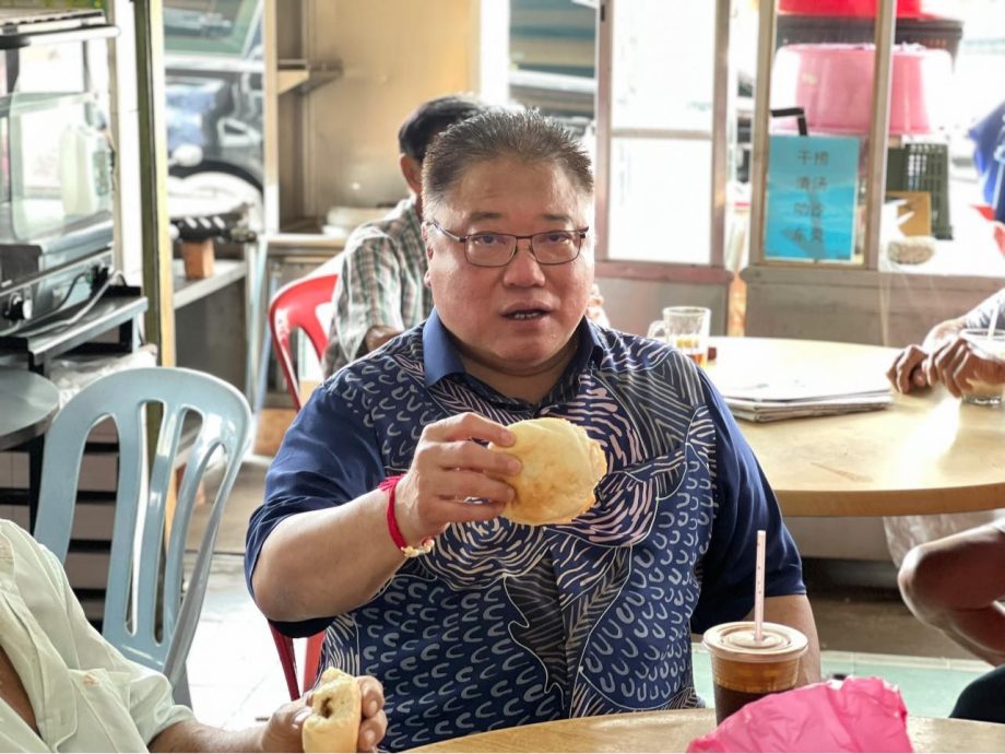 “张庆信是大马史上最烂部长”阿克玛:首相,炒他鱿鱼!