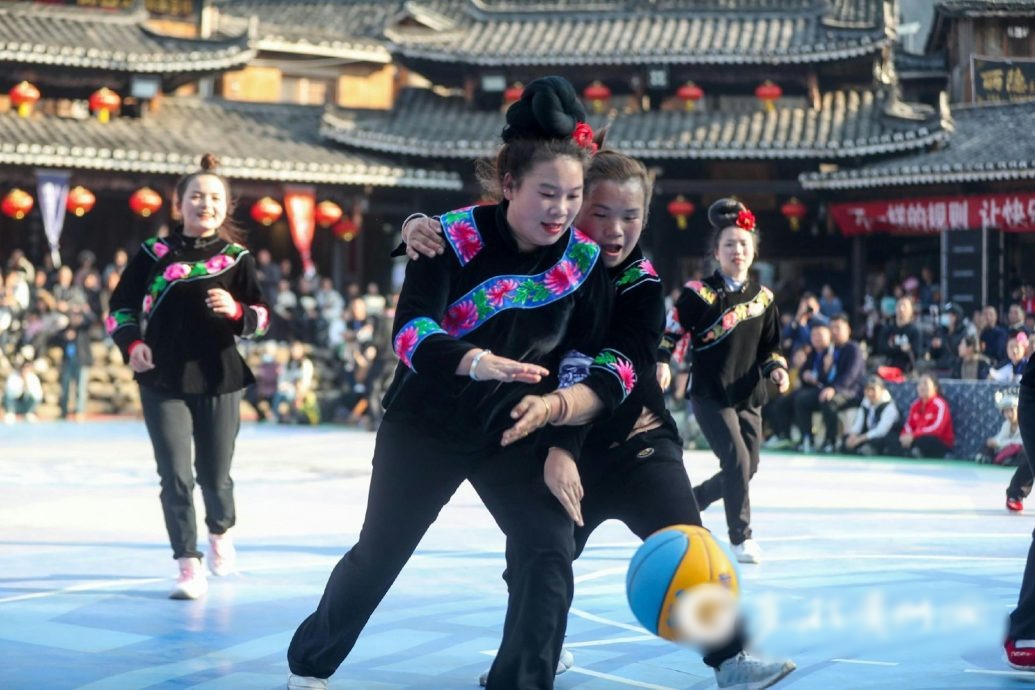 “没有规则就是规则” 贵州苗寨“姑妈篮球赛”欢乐开打