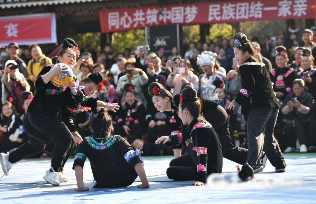 “没有规则就是规则” 贵州苗寨“姑妈篮球赛”欢乐开打