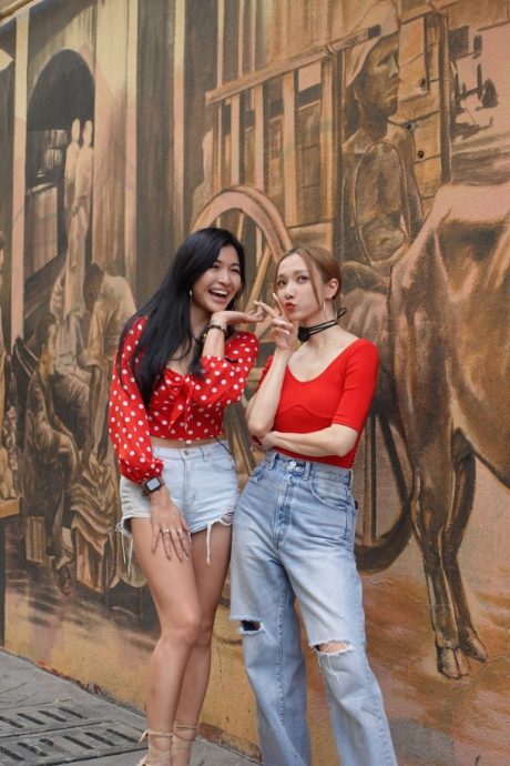 “细龙太”带游大马 王君馨逛茨厂街感受年味