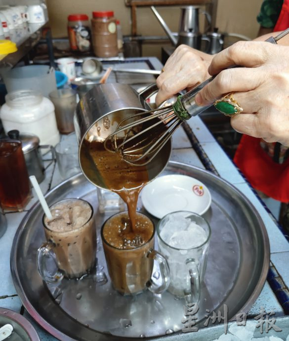 ★2月24日刊登/大霹雳封底主文/【老茶室情怀】/实兆远港口南芳茶餐室