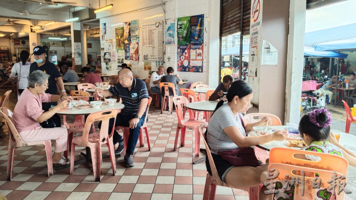 ★2月25日刊登／大霹雳封底主文／【人气美食】／金鹰美食中心旺角粥档 33年老味道