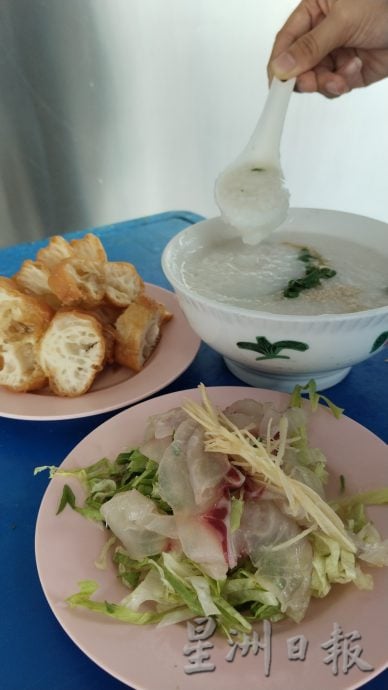 ★2月25日刊登／大霹雳封底主文／【人气美食】／金鹰美食中心旺角粥档 33年老味道