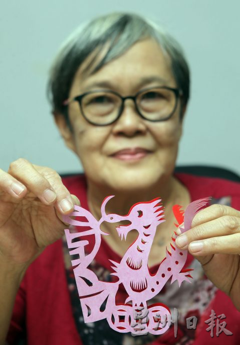 ★2月2日刊登／大霹雳封底主文／【龙重登场】／梁月好吉龙贺岁剪纸 灵动祥瑞