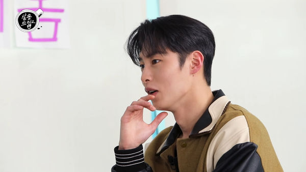 上节目提到Karina耳朵爆红 李宰旭慌张反应被网笑	