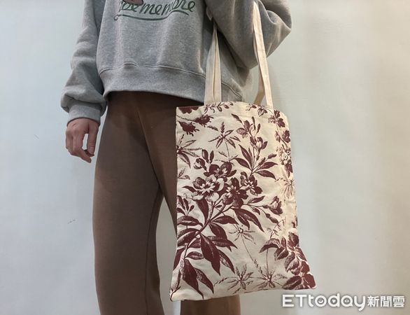 不是名牌包包买不起 是帆布袋更有性价比!