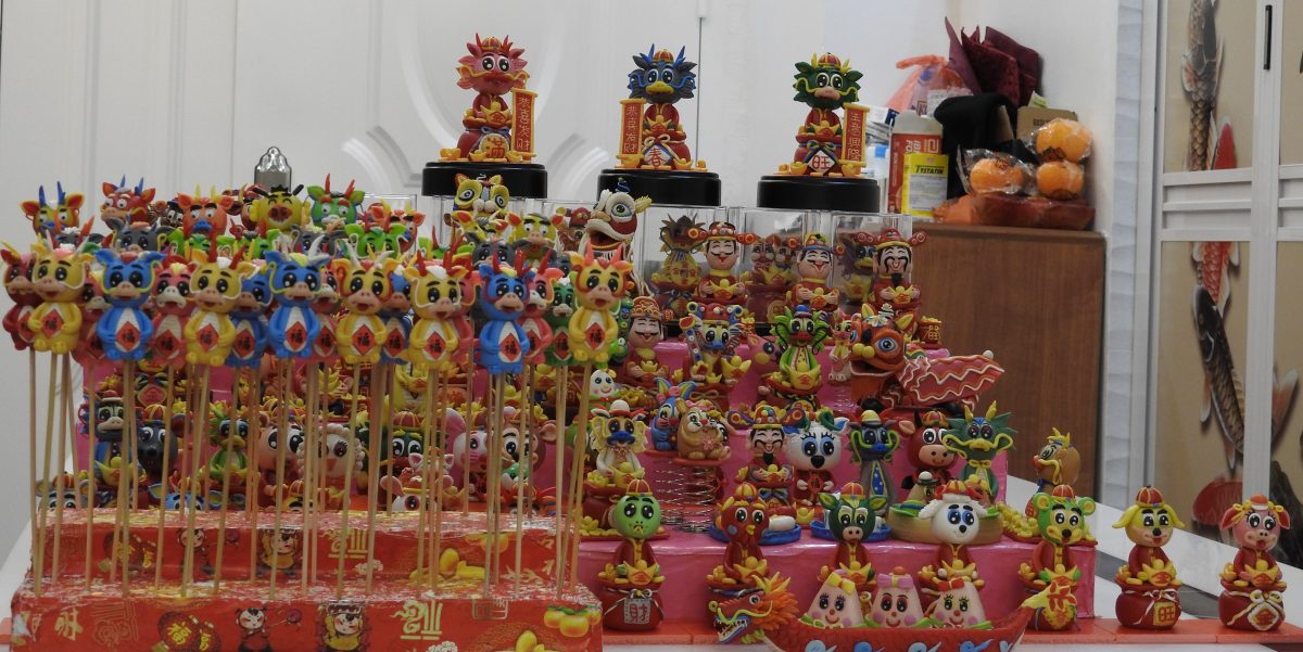 为了文化传承，捏面人家庭一家之主罗万达重病入院病床上仍在捏新春祥龙