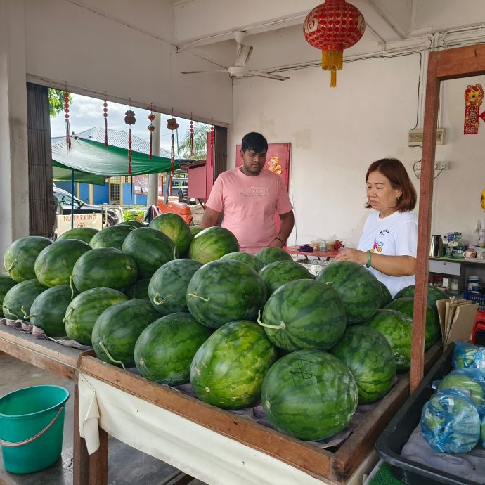 东封面:天气热椰水西瓜销量激增