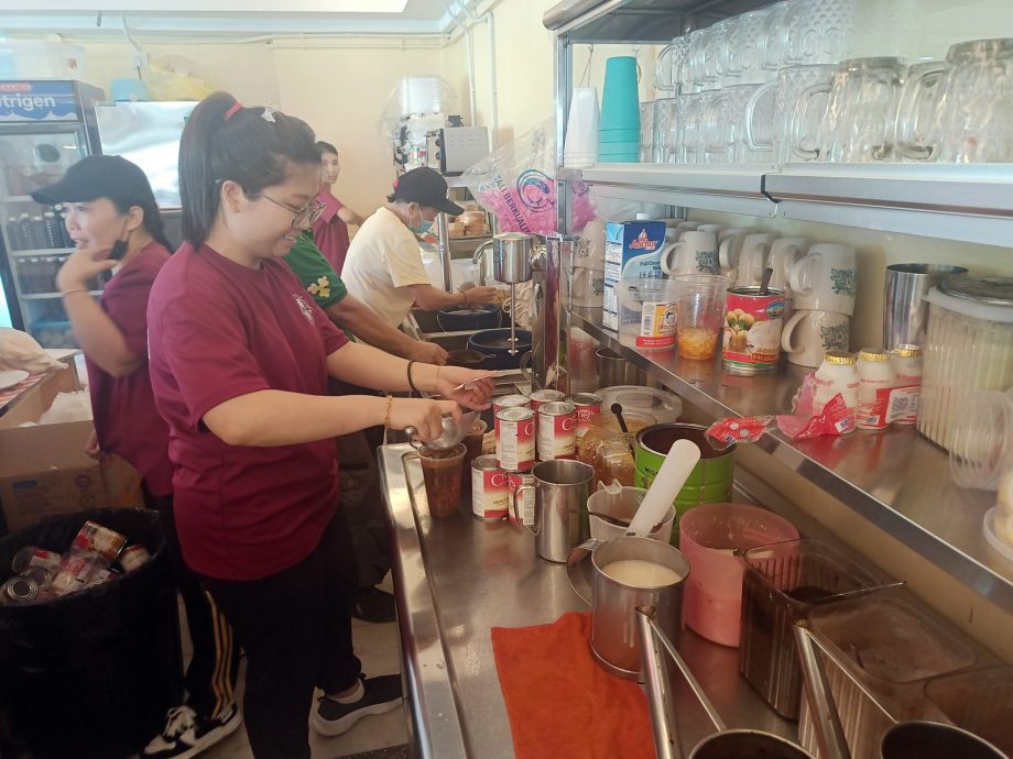 东:关丹区年初二食肆饮食有涨价有维持原价