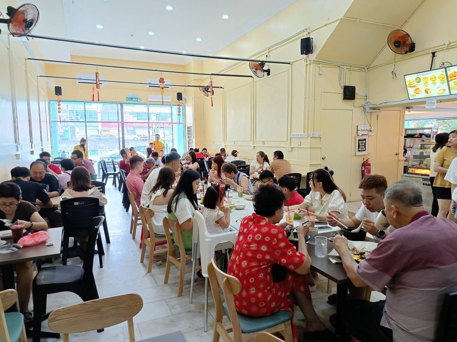 东:关丹区年初二食肆饮食有涨价有维持原价