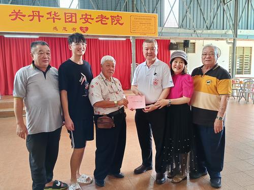 东：关丹斗母宫和关丹活佛坛新年访安老院