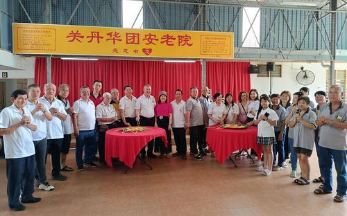东：关丹斗母宫和关丹活佛坛新年访安老院
