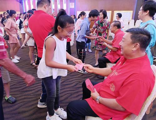 东：关丹潮州会馆新春联欢晚宴闹哄哄