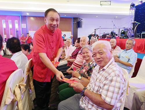 东：关丹潮州会馆新春联欢晚宴闹哄哄