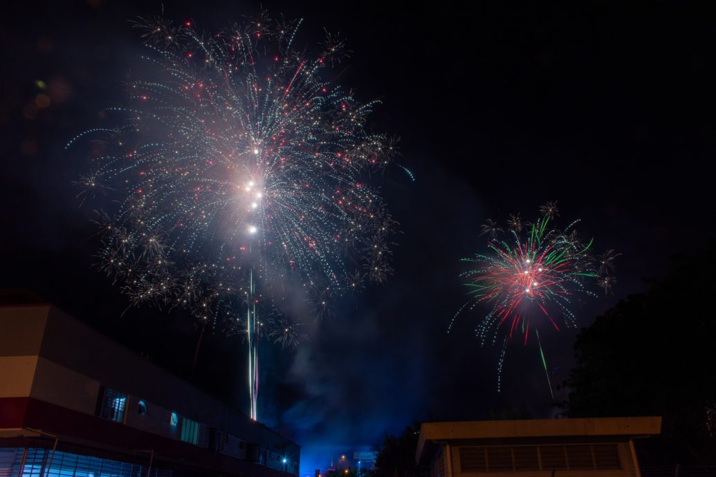 东：善信纷纷前往淡马鲁新村两间历史悠久的庙宇上香膜拜。