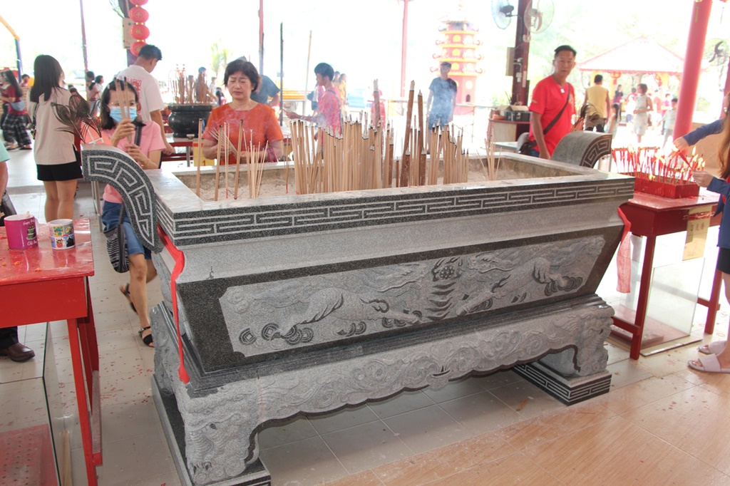 东:赖路观音堂完成扩建,3年来首次开放,迎来大批善信到来祈福