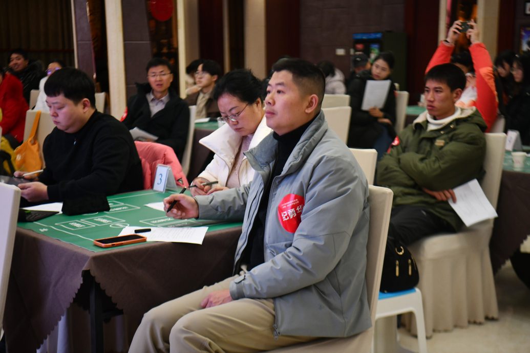 中国兴起“掼蛋”热 成都线下培训正式开班