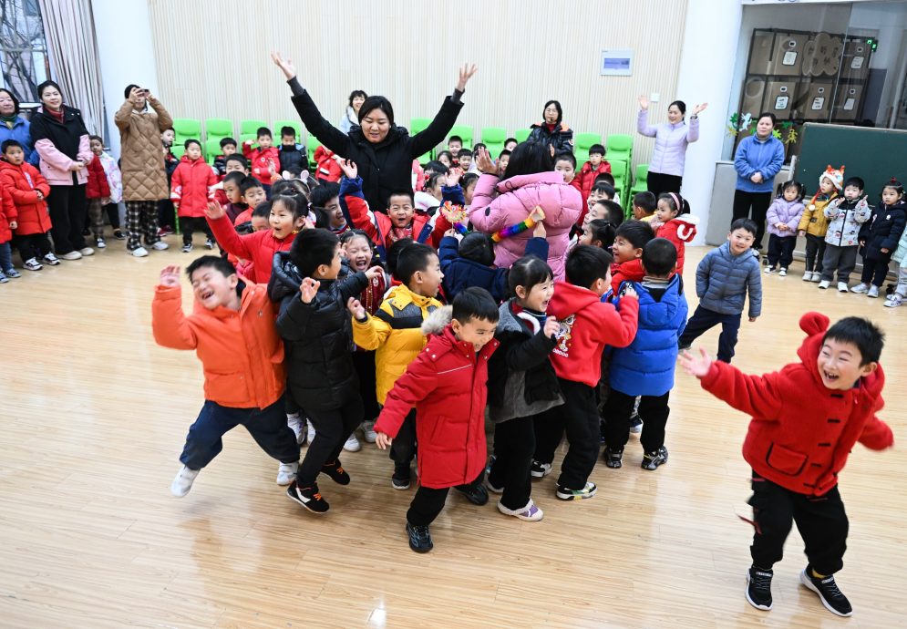 中国养育子女成本全球最贵 养到大学毕业要花45万