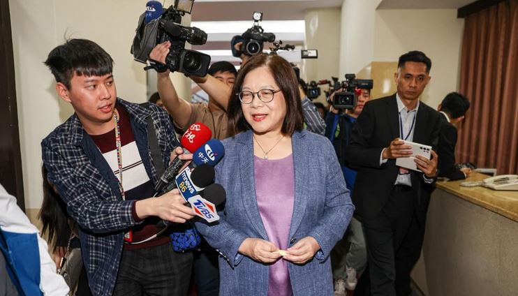 中国海警登检观光船陈建仁吁两岸理性对等 防长:避战争不介入