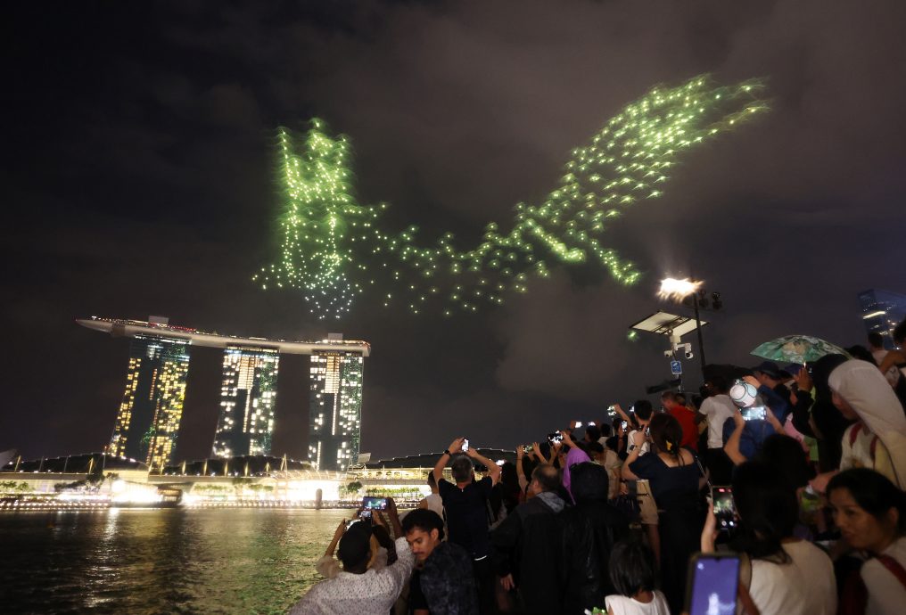 中新免签开跑3天  上海浦东机场万人出入境 /主